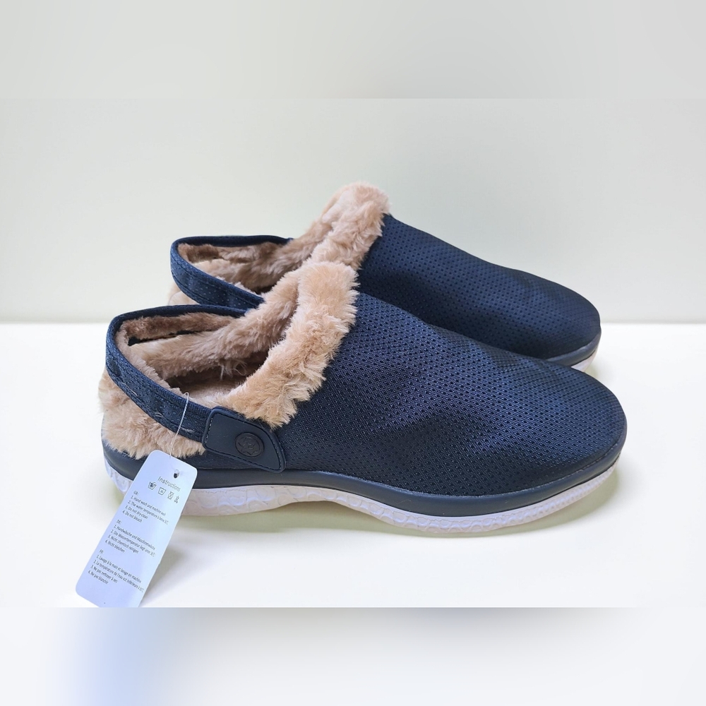 NWT Women's Cozy Slippers